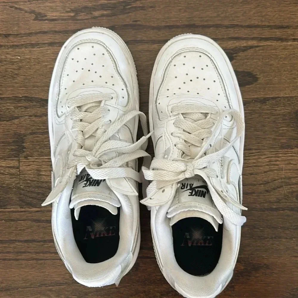 Nike Womens Air Force 1 Fontanka Triple White low top sneakers